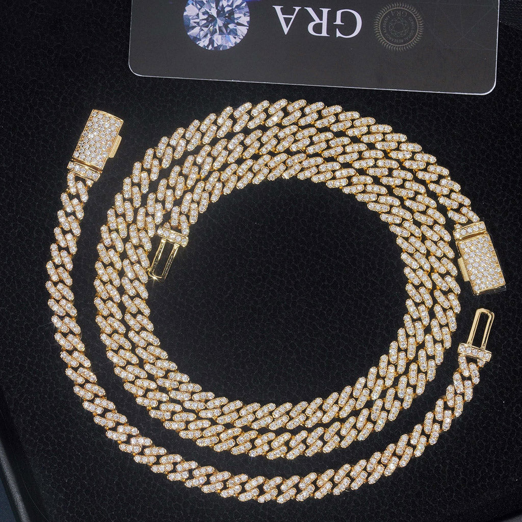 ROYAL ICE VVS1 18K Gold Cuban med VVS1-moissaniter och 18K guld, eleganta detaljer och hög kvalitet.