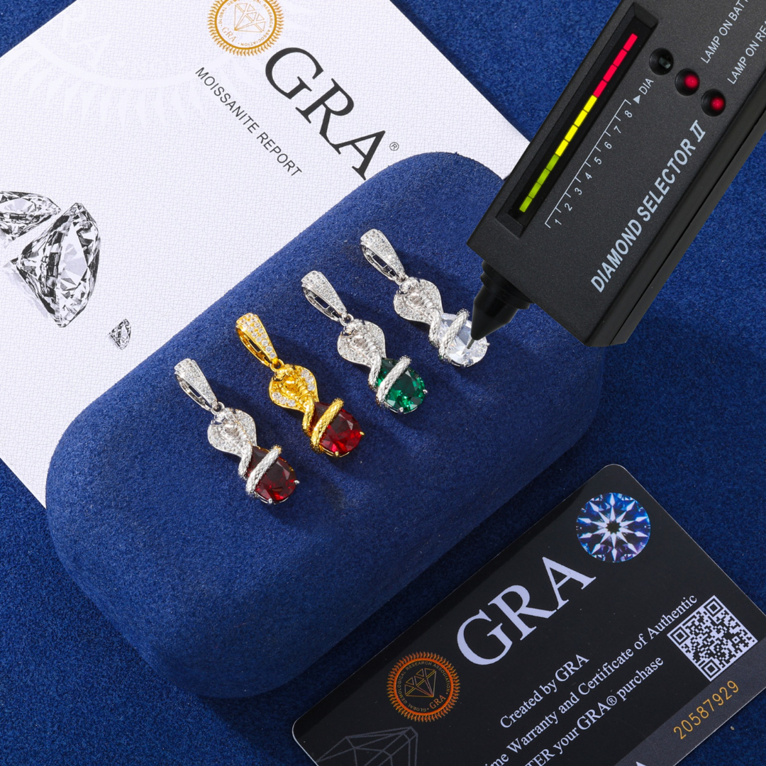 SERPENT OF ICE VVS1 18K White Gold Pendant